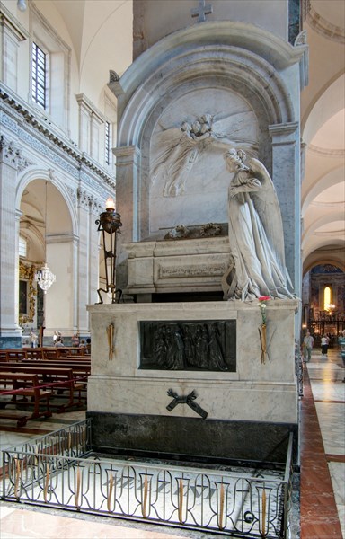 1303-Гробница Беллини в соборе Св. Агаты